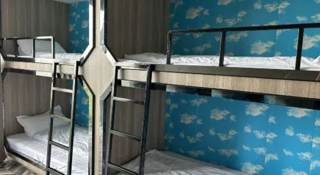 Капсула Dolphin E-Sports Hotel