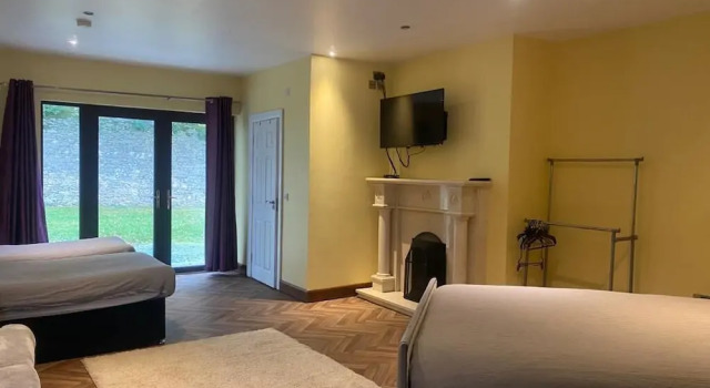 Номер Business Moorepark West House