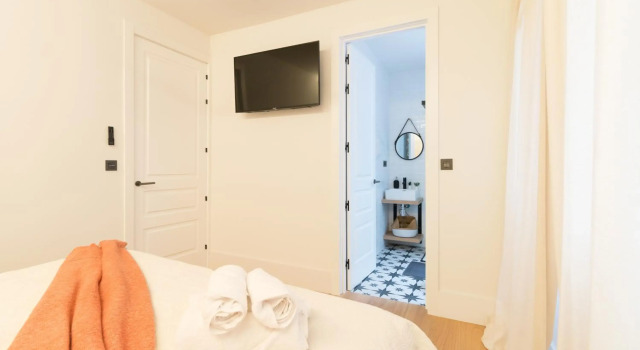 Amplio y moderno apartamento con tarima refrescante by Staynnapartments, Book Apartment Bilbao 