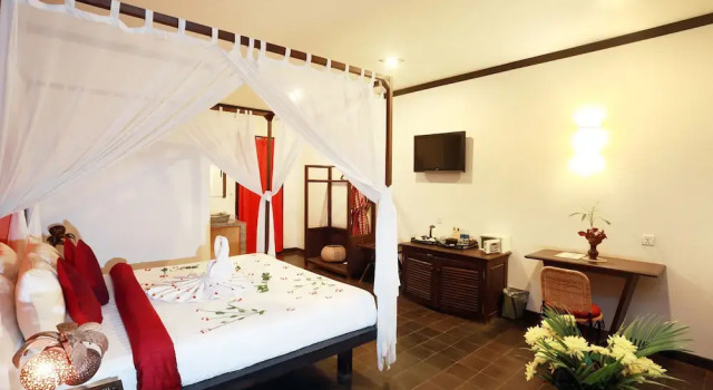 Полулюкс с балконом и с видом на бассейн Residence Indochine dAngkor