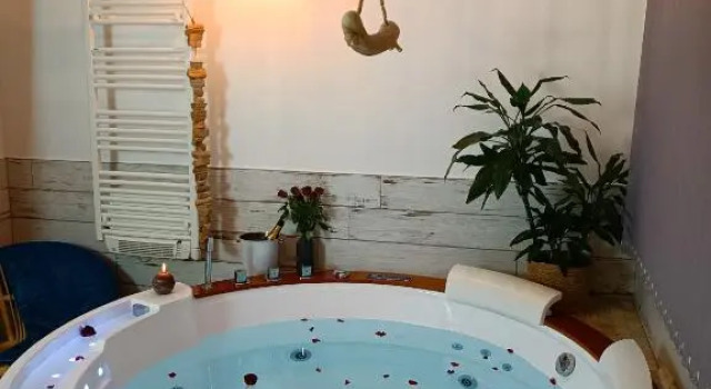 Le Maréchal Duplex - Appartement Cosy avec Baignoire spa Balnéo - CAEN hyper Centre, Забронировать Курортный отель Кан 