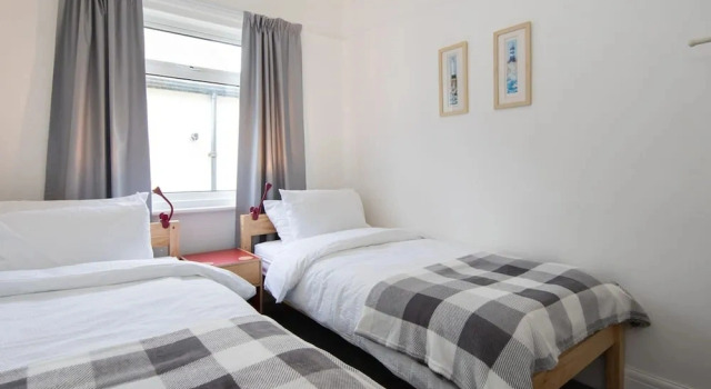 Коттедж Stunning Beachfront Apt w Balcony Sea Views