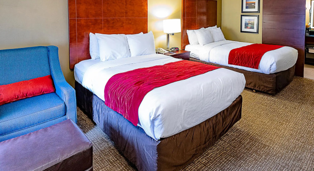 Четырёхместный номер Standard Hyland Inn Pasadena Civic Auditorium
