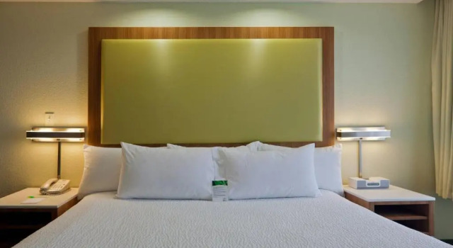 Студия SpringHill Suites by Marriott Lansing West