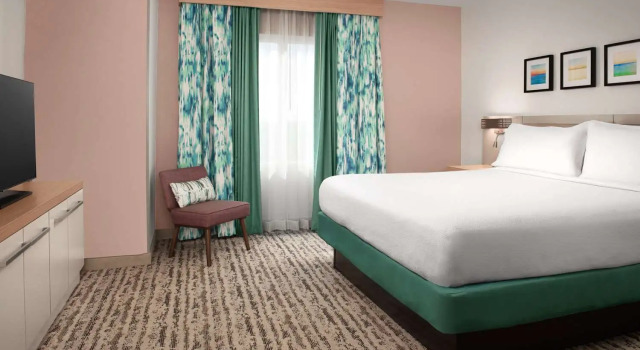 Двухместный люкс c 1 комнатой Hilton Garden Inn Solomons