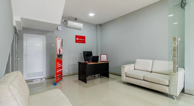 RedDoorz near Plaza Atrium Senen