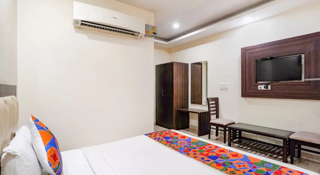 FabHotel Comfort Stay Vaishali - 300m from Chandra Laxmi Hospital, Ghaziyabad Ghaziabad
