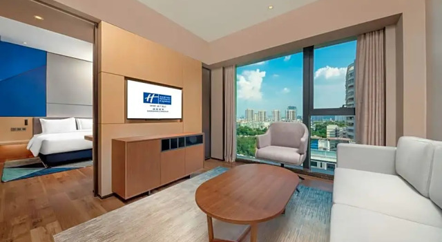 Люкс Holiday Inn Express Shenzhen Luohu