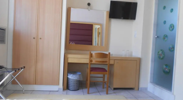 Двухместный номер Standard с балконом Frini Hotel