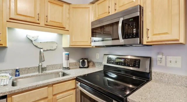 Апартаменты 5 stars Peaceful Condo - 7 min walk to the beach