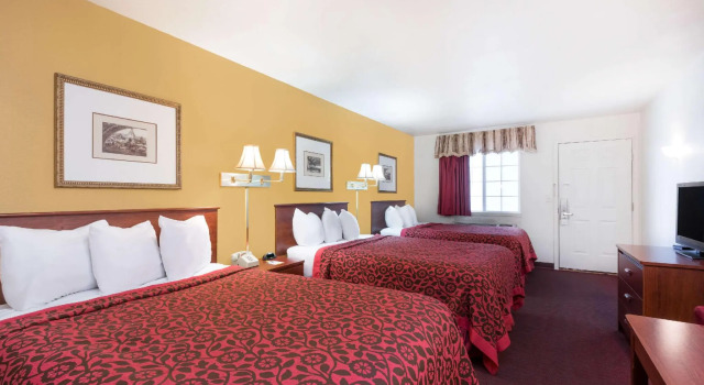 Шестиместный номер Standard Days Inn by Wyndham Andover