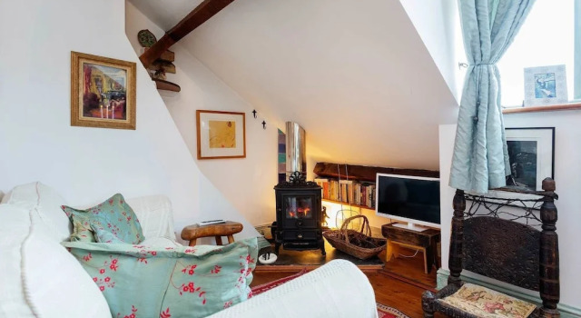 Veeve - The Attic Studio