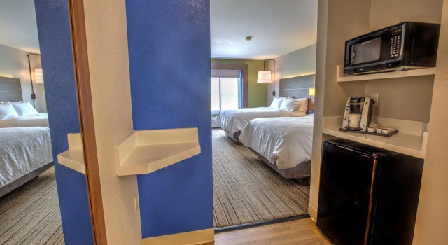 Четырёхместный номер Standard Holiday Inn Express Rochelle by IHG