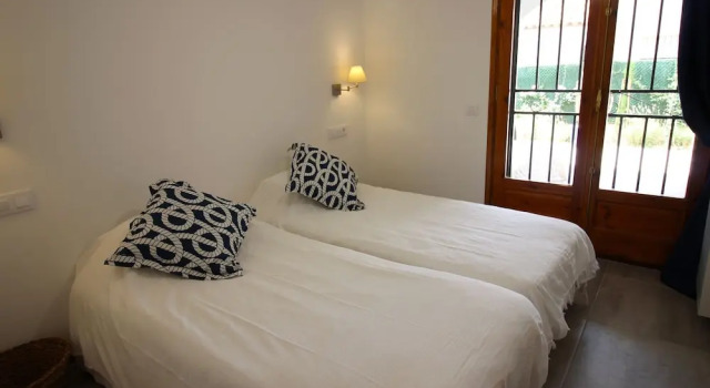 Elegant Holiday Home in Empuriabrava With Pool, Забронировать Отель Отели Эмпуриабравы 3 звезды, 3*