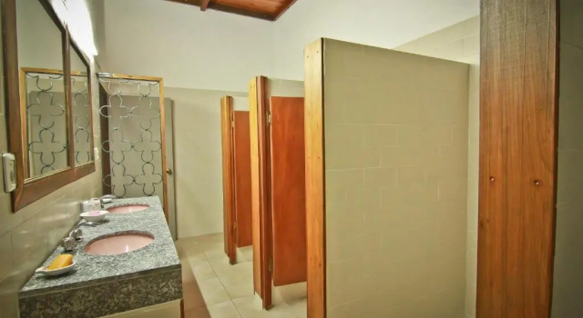 Кровать в общем номере (мужской номер) Hostel Punta Ballena Bar