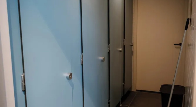 Кровать в общем номере Stadsklooster Dordt Hotel&Hostel