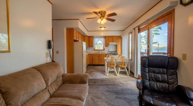 Люкс с балконом Lake N Pines Motel