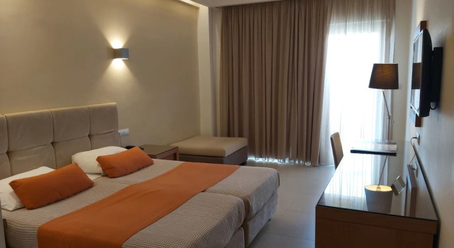 Номер Standard с балконом и с видом на море El Greco Hotel