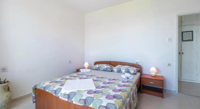 Amazing Home in Klenovica With Wifi and 3 Bedrooms, Book Hotel Hoteller i Klenovica med parkering, Parkering