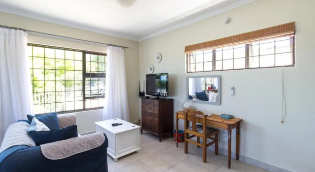 Студия The Lookout Guest House