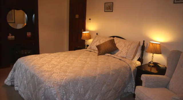 The White House, Prenota Hotel Cork 