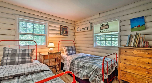 Коттедж Private Wooded Cabin: 7 Mi to Mount Snow!