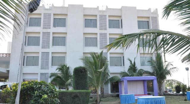 Одноместный номер Superior с балконом и с красивым видом из окна Goverdhan Greens Resort Dwarka l Hotels In Dwarka
