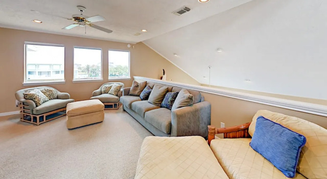 Canal-side Home 4 Bedrooms 4 Bathrooms Home, Varaa Lomakoti Jamaica Beach USA