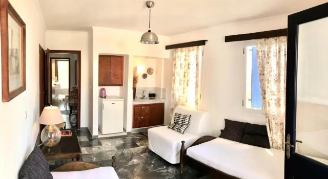 Theodora Hotel, Rezervasyon Otel Petra Midilli