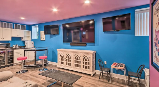 Dock, Game Room Lakefront Villa in Saylorsburg, Prenota Hotel Brodheadsville Stati Uniti