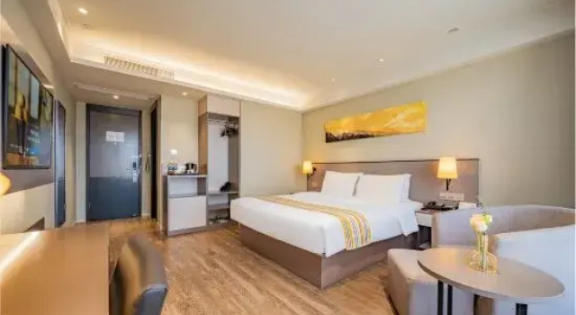 Homeinn Plus Hotel (Chengdu East Railway Station Chengyu Interchange Subway Station), Boek Hotel Hotels in Chengdu met parkeren, Parkeren