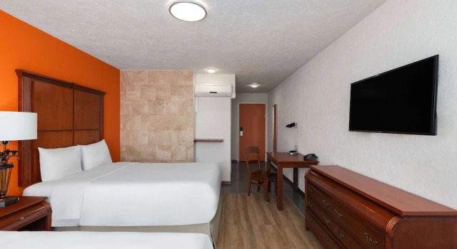 Camera quadrupla Standard Howard Johnson by Wyndham Toluca