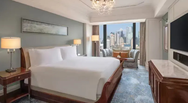 Двухместный люкс Luxury с панорамным видом на реку Waldorf Astoria Shanghai on the Bund