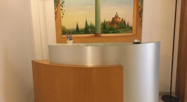 Residenza Due Torri check in presso HOTEL CENTRALE Vicolo Cattani 7, Забронировать Отель Болонья провинция Болонья, рядом с Башня Гарисенда