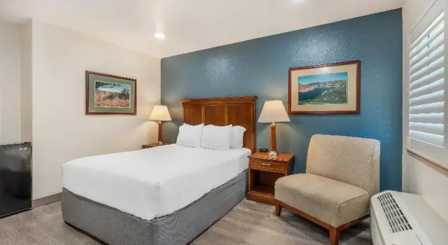 Двухместный номер Standard с балконом Best Western Plus Clocktower Inn