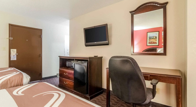 Четырёхместный номер Standard Quality Inn South