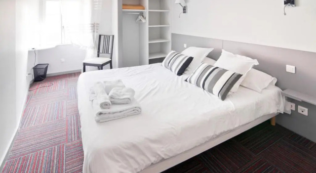 Auberge Le Cantou - Hôtel Roche, Réserver Auberge de jeunesse Orcival Volcans d'Auvergne