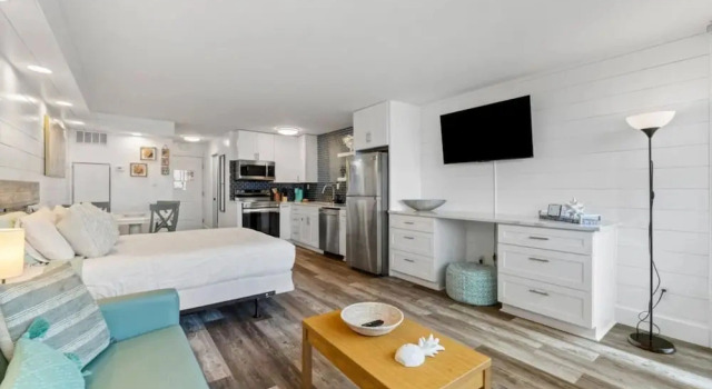 Коттедж Top of the Gulf 410 Beach Front Condo - Renovated