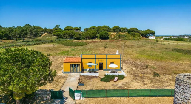 Коттедж Yellow House