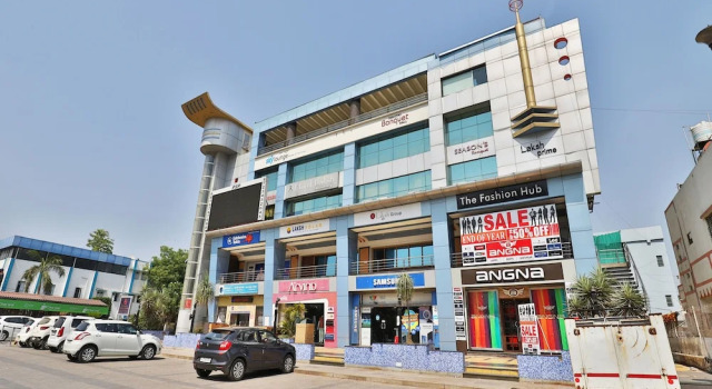 OYO 13372 Hotel Laksh Residency, Prenota Hotel Anand Gujarat