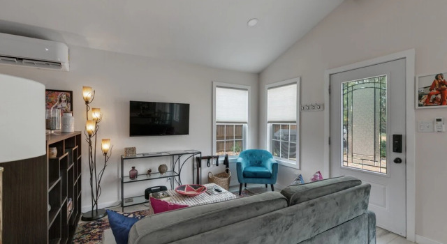 Gorgeous Luxury Bungalow W/hot Tub&fire Pit