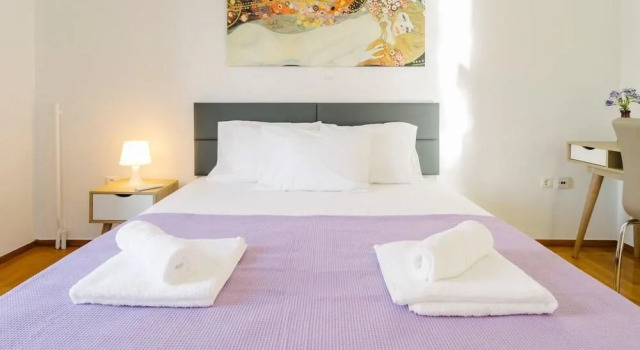 Bright 2 bedrooms apt. in the heart of Athens w stunning views to Acropolis
