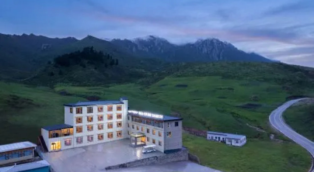 Dacang Luxury Hotel, Rezerwuj Hotel Ngawa Chiny