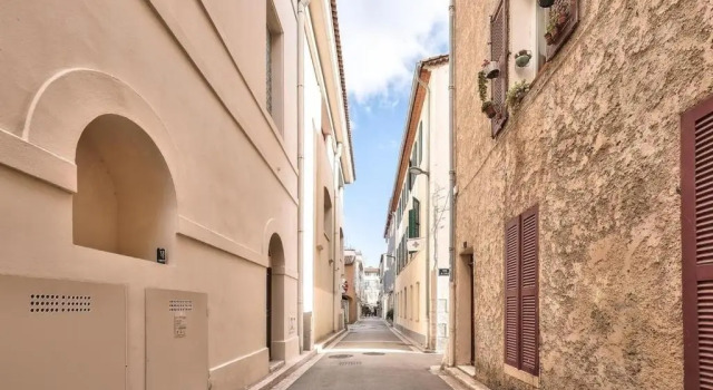 Апартаменты Nice Renting - FERSEN - 2 Rooms Vieil Antibes - AC - Safranier - Big Terrace