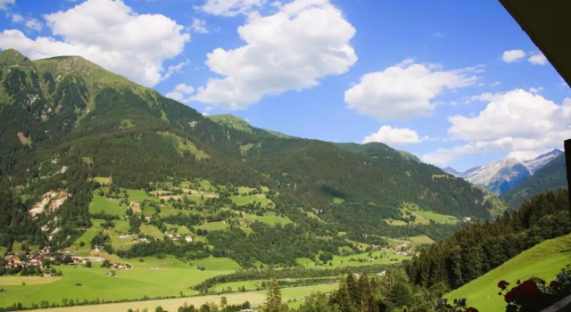 Апартаменты Ferienwohnung am Krausberghof mit Balkon und Parkplatz, 6 Fahrminuten zur Alpentherme Gastein und zur Schlossalmbahn