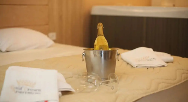 Апартаменты Deluxe Gold Crown Apartments