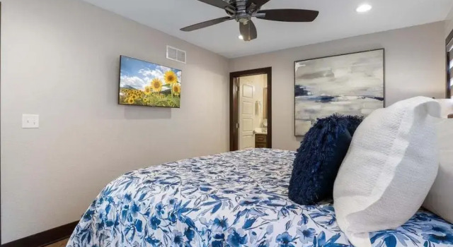 Коттедж Loto Pointe, Updated Luxury Home w/ Boat & PWC Slip, Boat Ramp, Firepits, Pool Table & More!