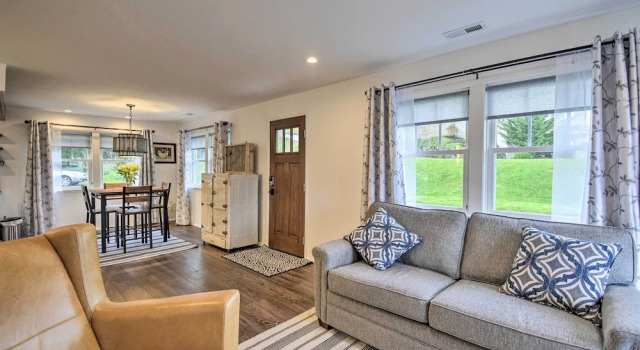 Коттедж Updated Port Orchard Home, Walk to Waterfront