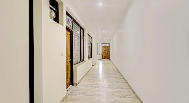 OYO 76181 Hotel Raj Residency, Rezerwuj Hotel Mohali Punjab