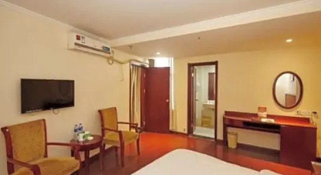 Люкс GreenTree Inn Suzhou Taiping Town High-speed North Station Express Hotel